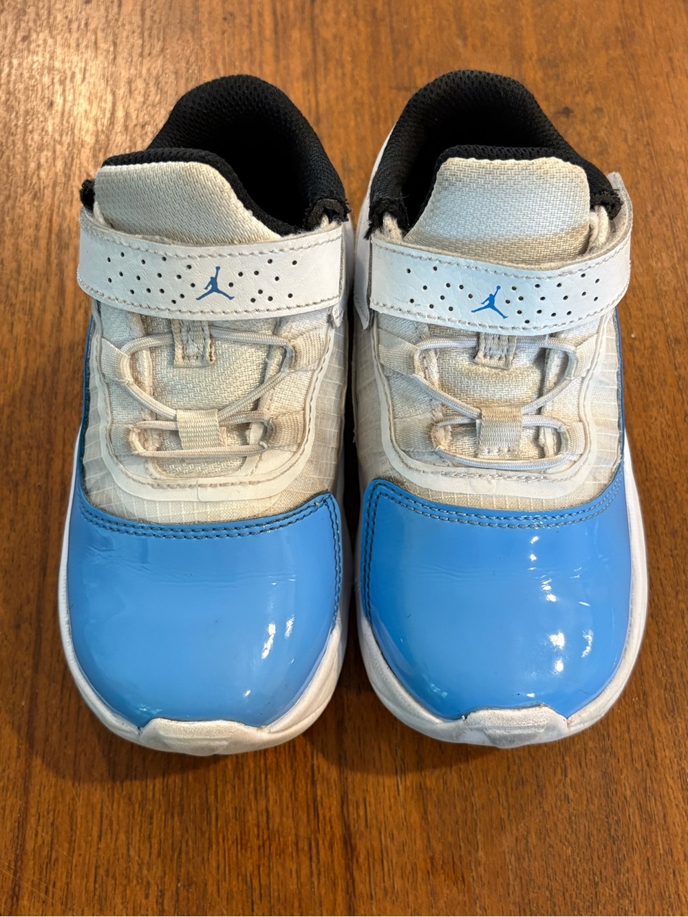 Jordan Kids Low-Top Sneakers in White and Light Blue 10C